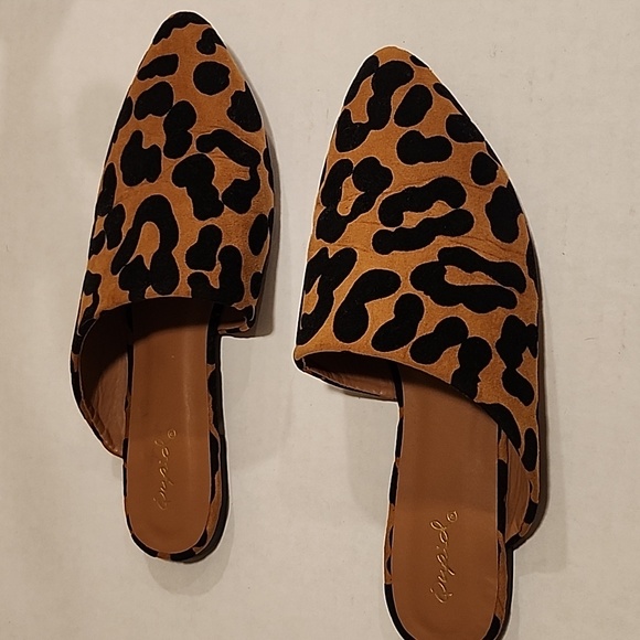 QUPID Cheetah Asymmetrical Slip On  Mule Flat Loafers Size 6.5 - Picture 2 of 6